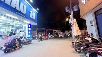 Bán nhà chính chủ, diện tích lớn, hẻm đối diện UBND Quận