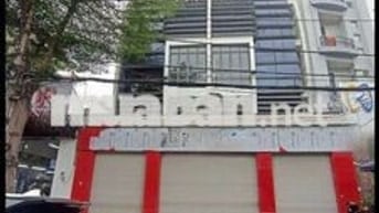 Cho thuê nhà 5 lầu thang máy. Via hè rộng. Đâu xe thoải mái.