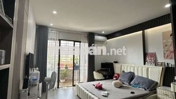 VIU 2 THOÁNG HƯỞNG CHON GIÓ HỔ VA CÔNG VIÊN.NHÀ ĐẸP. NỌI THẤT XỊN