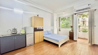 Ban công cửa sổ thoáng mát tại Đào Duy Anh-gần Hồ Văn Huê