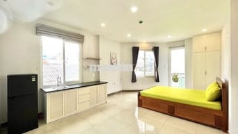 PHÒNG BAN CÔNG THOÁNG GẦN NGÃ 4 PHÚ NHUẬN