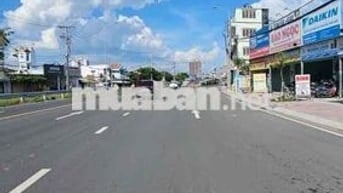 nhà  2 tâng —dt 107m2 —hem xe hơi —6phong ngủ _gia chào 6, 7 t