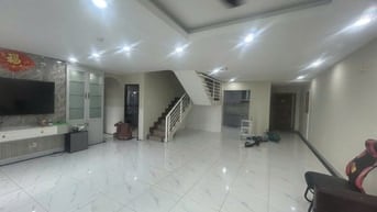 Chỉ với 22 triệu có ngay căn duplex 6PN, full nội thất, liền kề Quận 5