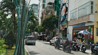 Mặt tiền Phan Xích Long (4 tầng ngang lớn 8,2m. Dài 3m). Giá 11,6 Tỷ