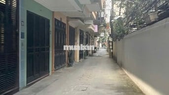 Nhà phân lô Văn Quán, ô tô tránh trước cửa,gần hồ, sổ đỏ vuông vắn