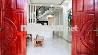 Cho thuê nhà tx gần ubp tx cũ 4p ngủ 4wc giá 8tr