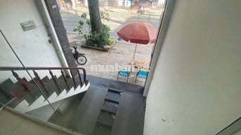 Mặt tiền 3/2 , 1 mặt bằng + 1 phòng phía sau 2 WC