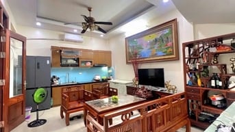 BÁN NHÀ 5 TẦNG THẠCH BÀN, Ô TÔ ĐỖ CỬA  (35m2 – Giá 7 TỶ 9)