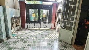 CẦN CHO THUÊ GẤP CĂN NHÀ CẤP 4 GẦN NGAY TRƯỜNG MẦM NON CÚC HỌA MI.