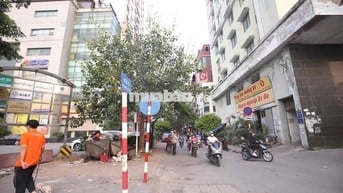 Vệ sinh khép kín full đồ, ngõ oto khu trung tâm cách ĐH Luật 200m