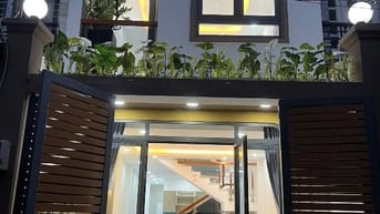 Cần tiền bán gấp nhà Sư Vạn Hạnh. Phường 12. Quận 10. Giá 4 tỷ 990