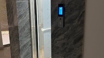 CHO THUÊ PHÒNG TẦNG 3 NHÀ MẶT ĐƯỜNG CÓ THANG MÁY, GẦN TRƯỜNG HỌC, CHỢ,