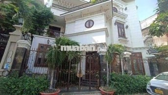 Cho thuê biệt thự căn góc. Tân phú