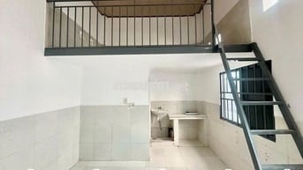 Duplex cửa sổ trời máy lạnh rộng rãi giá rẻ gần chợ Thạch Đà