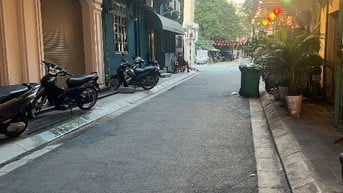 Phân lô, ngõ nông, sau dãy mặt phố Giang Văn Minh, 7 tầng, hiếm bán