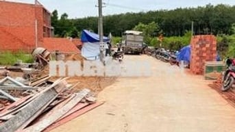 Gia đình cần bán lô đất ngay mặt tiền đường Bến Đôi Bình Lợi