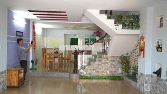 Cho rhuê nhà 5 x18-3 lầu -5 phong xtt-dg xe tải dan cư sam uat