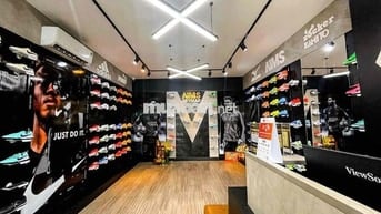 CẦN SANG GẤP SHOP THỂ THAO TRUNG TÂM QUẬN 10