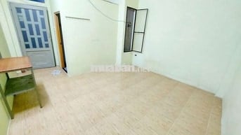 PHÒNG TRỌ CÓ BAN CÔNG RỘNG THOÁNG TOILET RIÊNG.