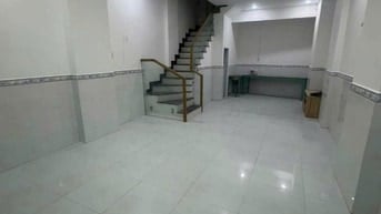 Cho thuê nhà nguyên căn 2 lầu  , 11tr/th  , p Bình Trưng Tây 