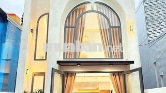 Siêu phẩm kiệt oto Tôn Đản, 100m2 kẹp kiệt thoáng. 3 pn, giá 4ty650