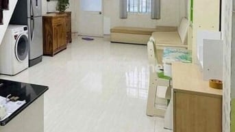 cc có sân vườn rộng. gần Âu Cơ