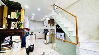 Bán nhà Nguyễn Chí Thanh p3 Quận 10 tặng hết nội thất 37m2 3 tầng nhà