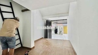 MẶT BẰNG KINH DOANH - GÁC Ở LẠI - NGAY TRUNG TÂM ĐƯỜNG LỚN