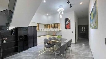 mặt tiền 2 tầng mới keng - Gần Nguyễn Hữu Thọ - Chỉ 7,25 tỷ