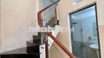 nhà 1 trệt 1 lầu tôi bán gấp về quê cứu lũ gia đình