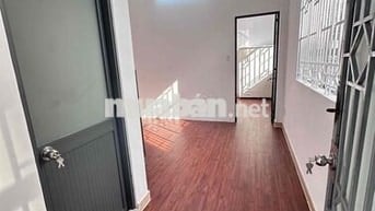 CHDV 1 Phòng Ngủ Lớn, Tách Bếp, Full Nội Thất - Hẻm Xe Tải Sát Mặt Tiề