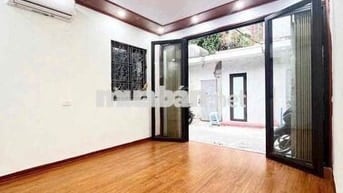 Bán nhà 449 Ngọc Lâm ngõ nông còn xót 42m2x 2N1W kinh doanh 3,7 Tỷ