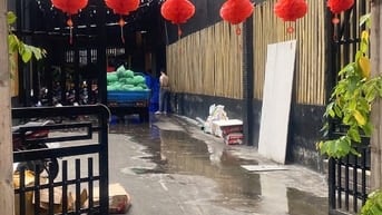 CẦN GẤP 1 NAM GIỮ XE QUÁN ĂN TỪ 15H30 -23H30 Ở TÂN QUY - QUẬN 7