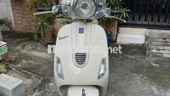 Piaggio Vespa V3 2014 màu Kem