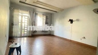 Nhà mặt tiền âp đông ,cách ng ảnh thủ 100m ng tư nước đaơ , dt rông