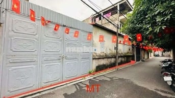 Chính chủ bán nhanh lô đất đẹp Ngọc Thụy
DT 178m² – Giá 16 tỷ – Vị trí