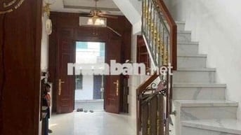 Cho thuê nhà hẻm xe hơi đường Phạm Văn Chí Q6