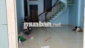 cho thuê căn nhà ngay đường lớn.làm công ty văn phong