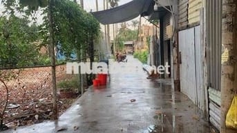 Đất sổ đỏ 2 mặt tiền hẻm xe hơi, nở hậu; Bờ kè đường kêmh tham lương