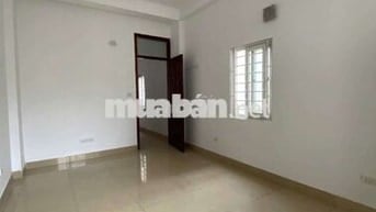 Việt Hưng- Nhà dân xây 3 tầng chắc chắn- ngõ nông