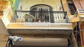 Bán nhà mặt ngõ - phố Bà Triệu, oto đỗ cửa.