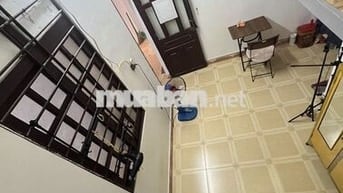 Phòng 35m2 , có gác cao  ngay ngã 4 cộng hoà với hoàng hoa thám ,m