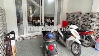 Nhà 2 lầu 4 phòng có nội thất gần Cv Lưu Hữu Phước (thuận tiện kd)