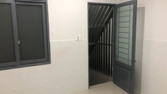 Cho thuê phòng trọ mới 100%, mặt tiền hẻm, có sân riêng