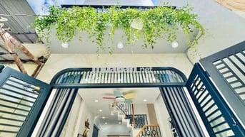 Bán gấp nhà Phạm Văn Hai, Tân Bình 32 m2/3 tỷ 290. 1T1L sổ hồng riêng