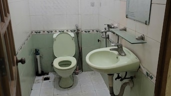 Cho Thuê nhà 3 tầng. Đằng sau trường Trí Đức 