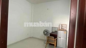 Dành cho nữ hoặc sinh viên. Phòng có kho chứa hàng hoá nhỏ, tủ lạnh…