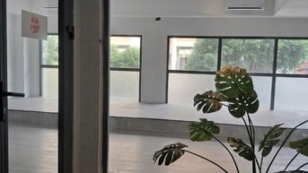 Cho thuê mặt bằng kinh doanh mặt tiền khu ẩm thực Phan Xích Long