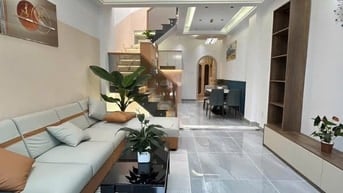 Chú Ba bán nhà lo việc gia đình đường Hoàng Việt - 2,070 tỷ - Dân đông