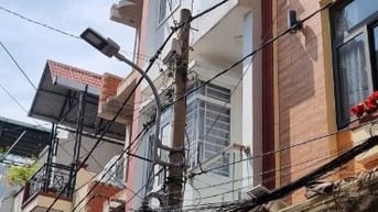 Chỉ 4.5 tỷ. 3×15 nhà 3 tầng sân thượng 4pn hẻm xe hơi khu dân cư đông